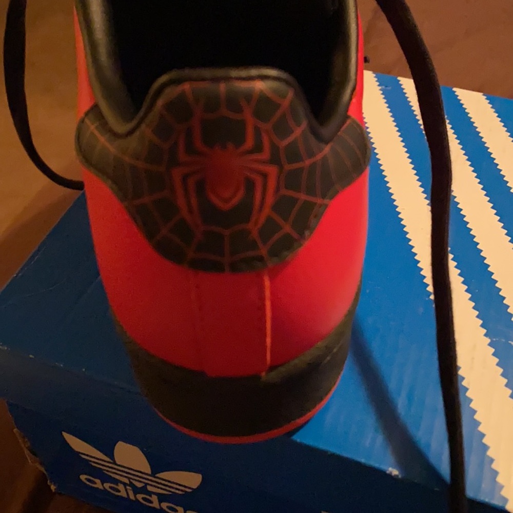 Sneakers - Picture 2 of 4